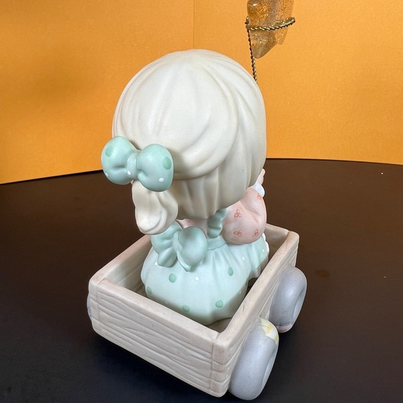 Precious Moments 1999 “Wishing You a World of Peace” C0019 Symbol of Membership - Picture 5 of 13